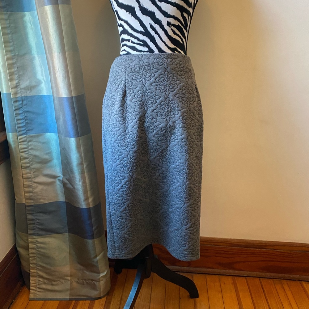 Spense gray embroidered pencil skirt size Medium